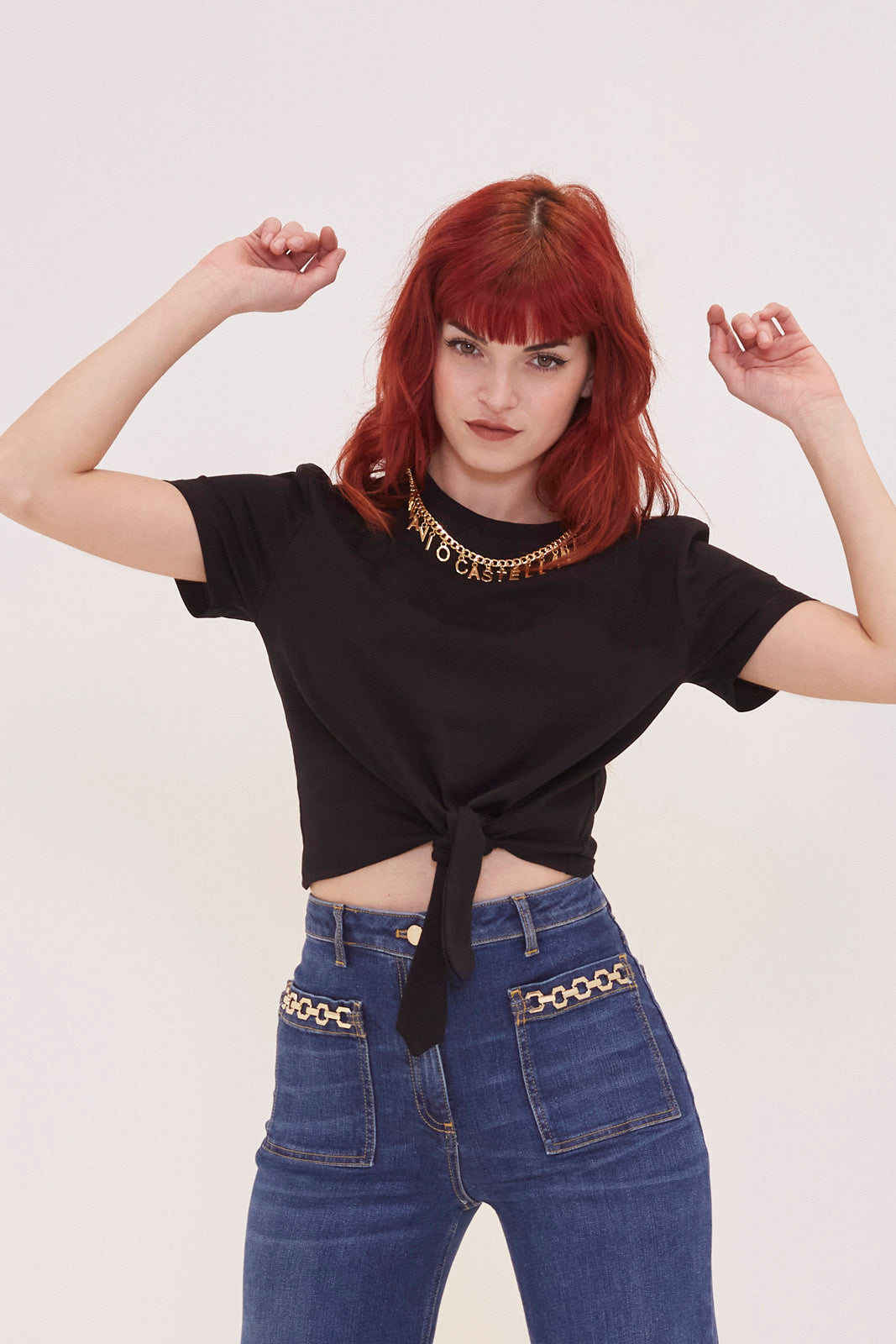T-shirt Eleonora nero con nodo e catena oro FC